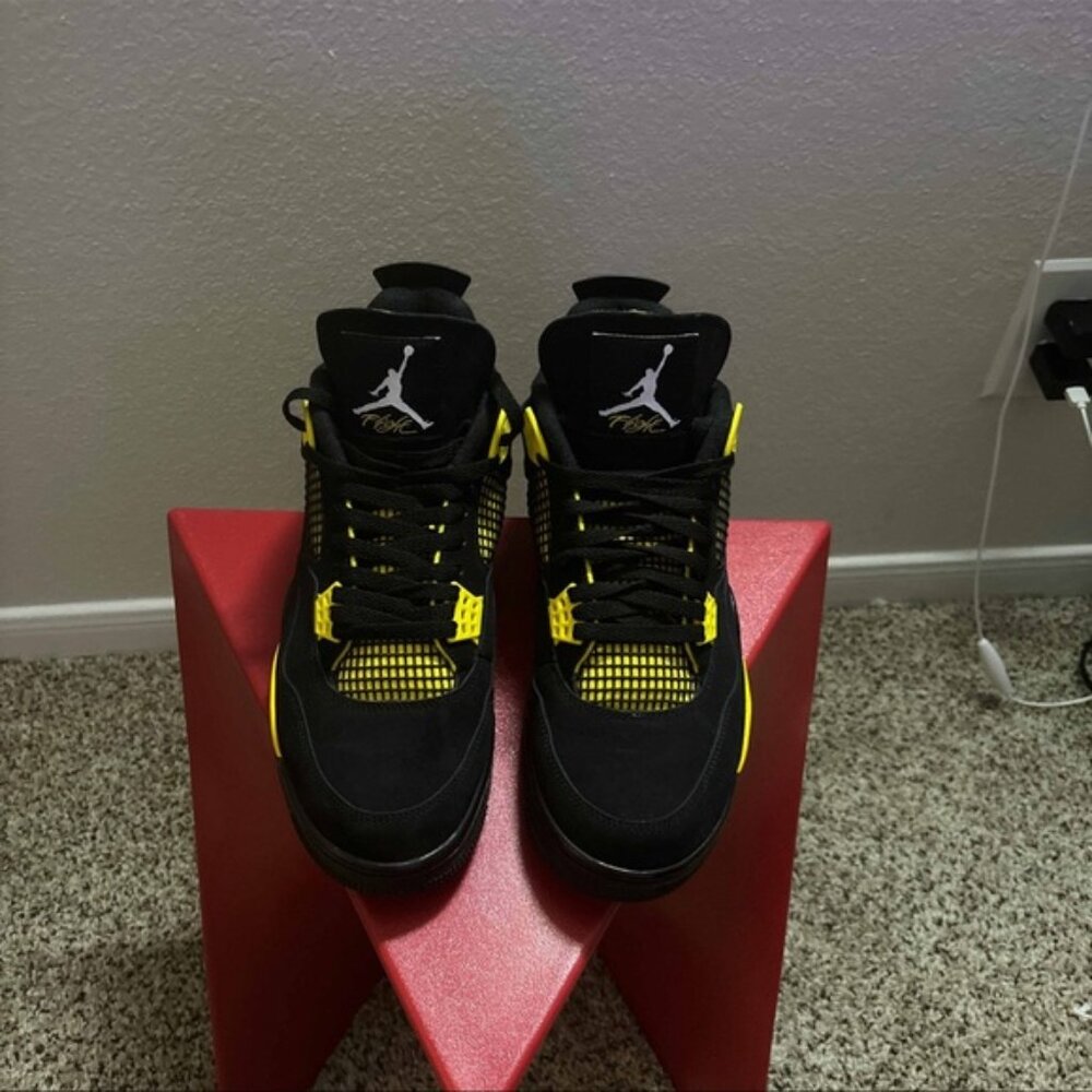 Air Jordan 4 Retro 'Thunder'